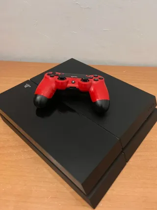 PS4 (PlayStation 4) Negra + Mando Rojo