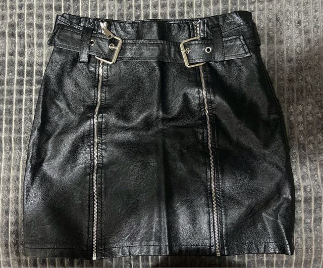 Falda cuero negra cremalleras y cinturón Talla S/M