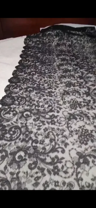 Mantilla de encaje negro