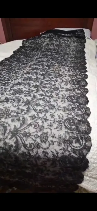 Mantilla de encaje negro