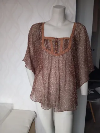 Lote 2 Camisetas Tejido Translúcido + Falda Verde