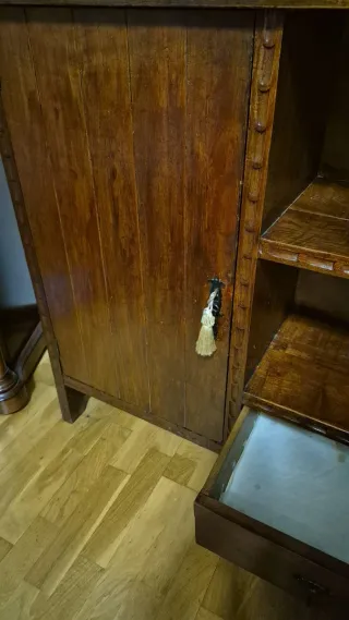 Aparador de salón de madera