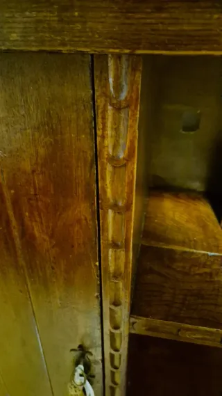 Aparador de salón de madera