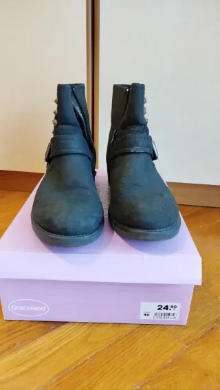 Stivaletti borchie nere e argento n. 40