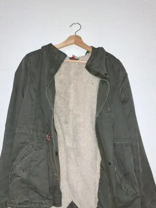 Cazadora H&M chica verde forrada