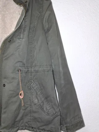 Cazadora H&M chica verde forrada