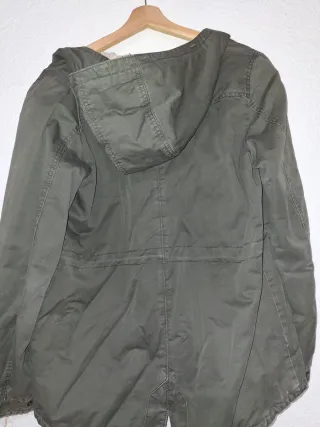 Cazadora H&M chica verde forrada
