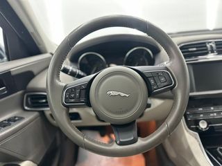 Jaguar XE 2.0 AJ200D Diesel RWD 180cv Portfolio Nacional - 84.000Km