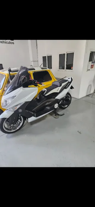 Yamaha TMAX 500 White Max 10º Aniversario