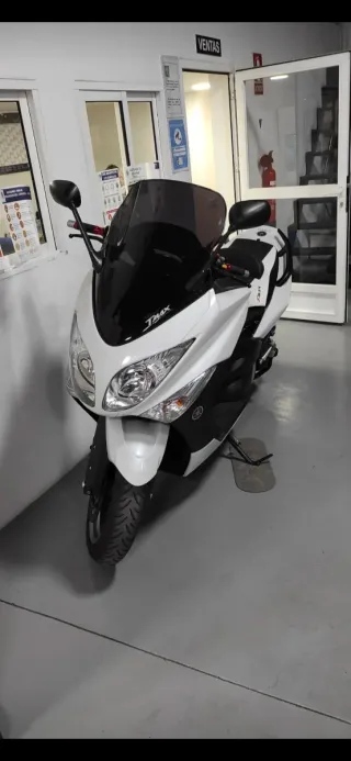 Yamaha TMAX 500 White Max 10º Aniversario