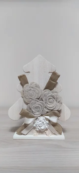 Alberi in legno decorati
