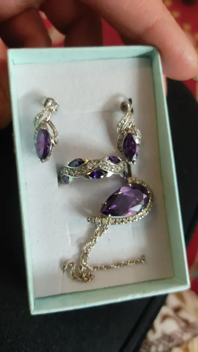 Conjunto de bijuteria antiga roxa