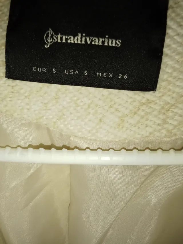 Abrigo Stradivarius beige talla única