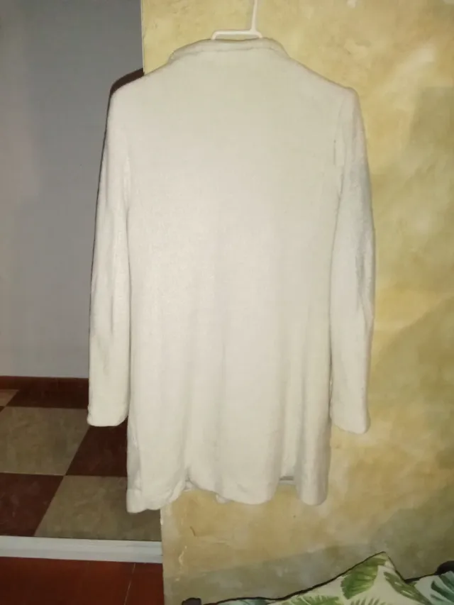 Abrigo Stradivarius beige talla única