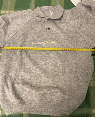 Felpa grigia con colletto e bottoni