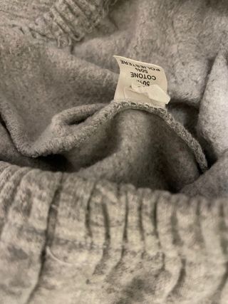 Felpa grigia con colletto e bottoni