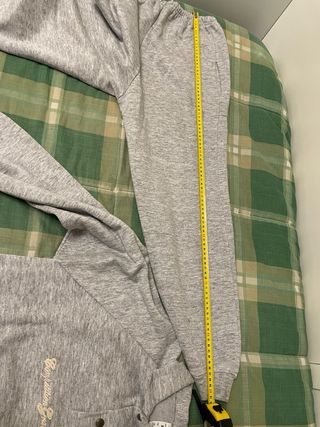 Felpa grigia con colletto e bottoni