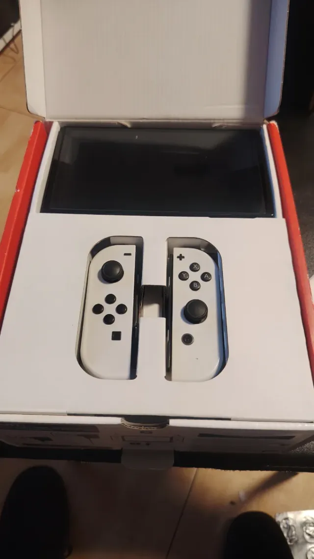Nintendo Switch OLED Blanca y Negra