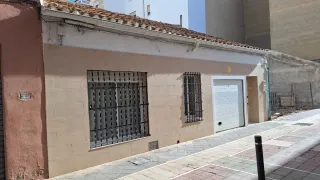 PARTICULAR VENDE CASA UNIFAMILIAR ZONA FERIA