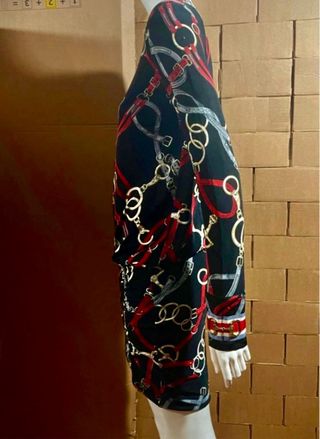 Vestido Privée con estampado de cadenas