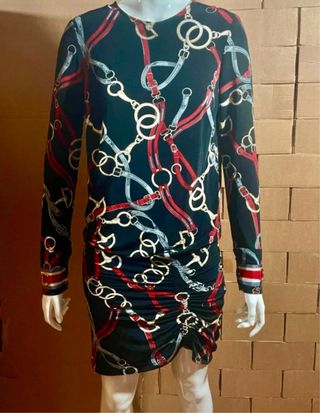 Vestido Privée con estampado de cadenas