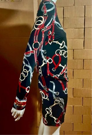 Vestido Privée con estampado de cadenas