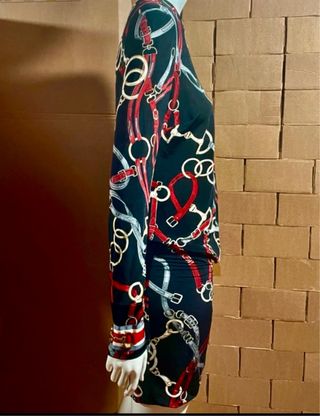 Vestido Privée con estampado de cadenas