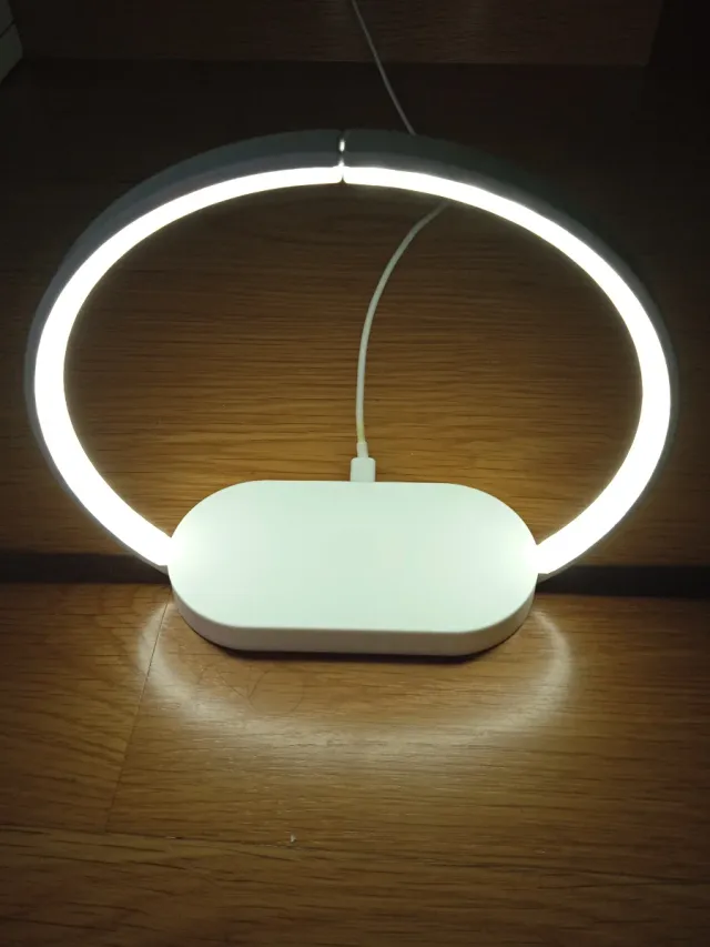 Lámpara LED y Cargador Inalámbrico