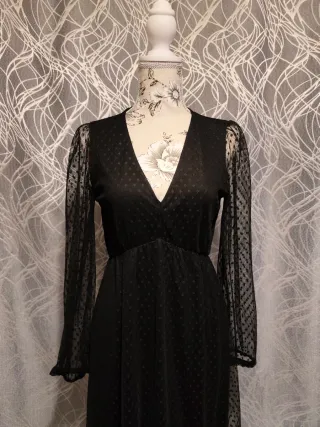 Vestido negro con lunares