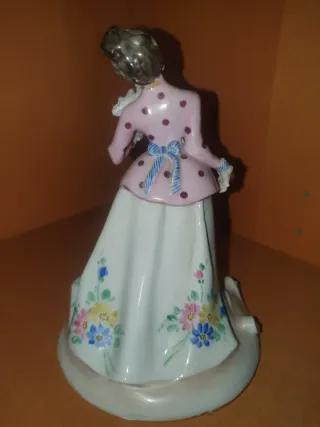 Statuina antica in porcellana