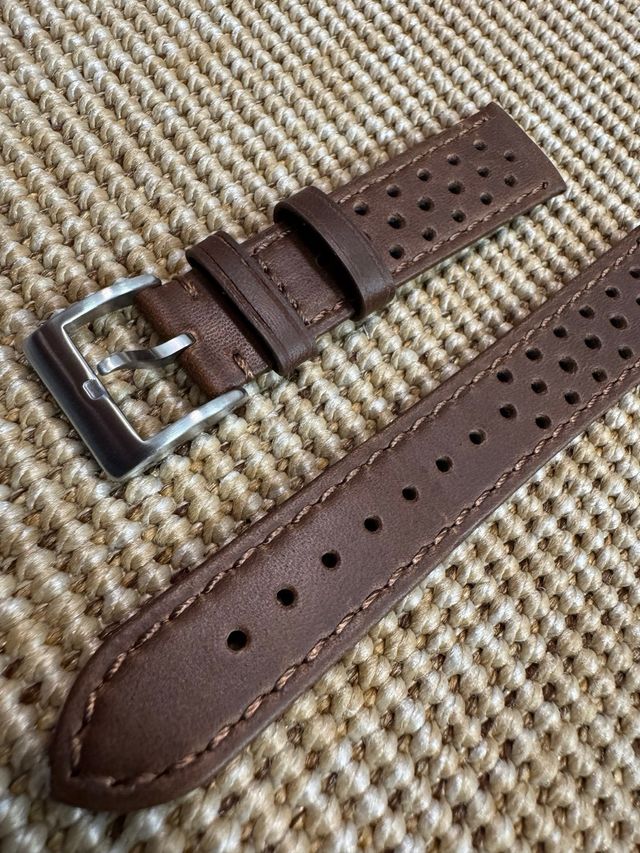Correa de cuero perforado 20mm nueva a estrenar.