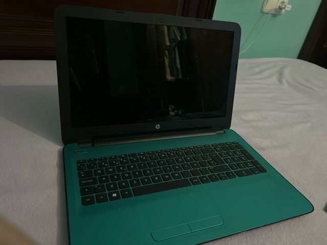 Portátil HP Verde y Negro window.