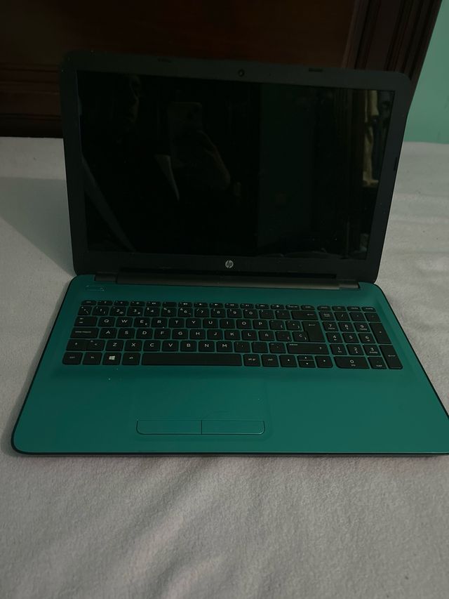 Portátil HP Verde y Negro window.