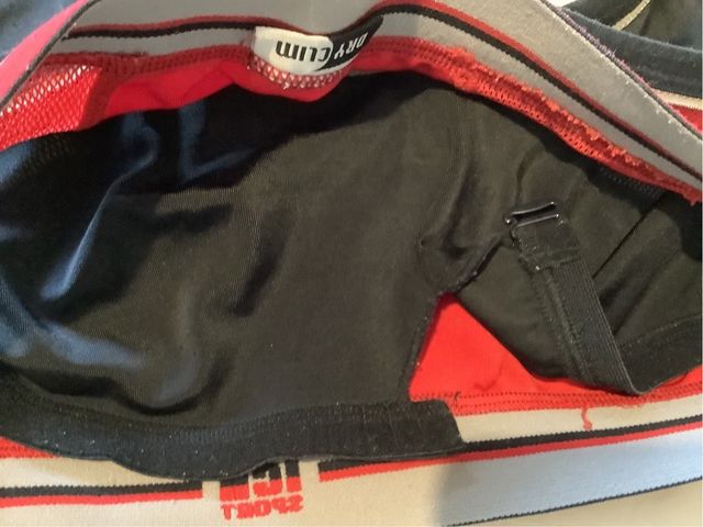 Sujetador deportivo ICH SPORT rojo y negro