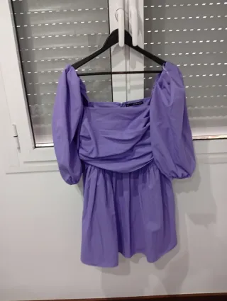 Vestido morado manga abullonada