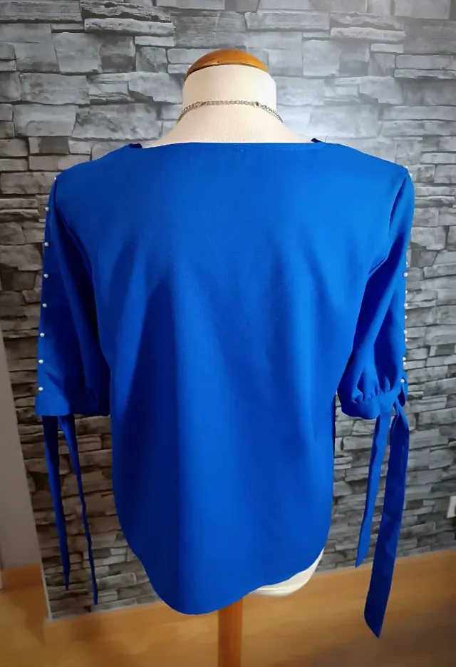 Blusa azul escote pico M