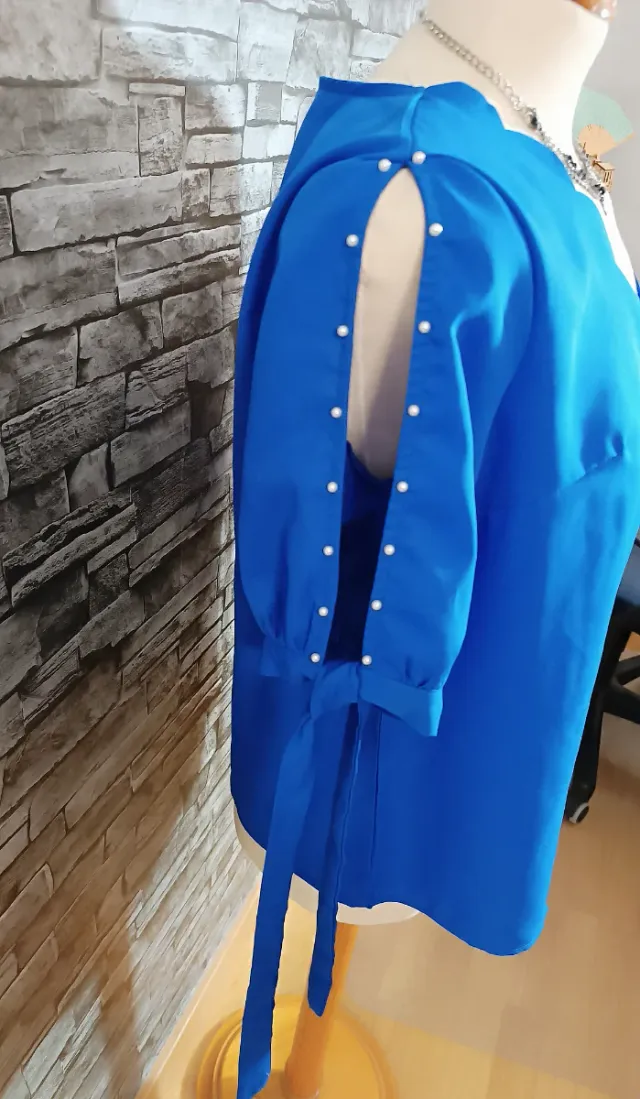 Blusa azul escote pico M