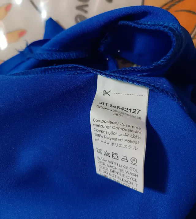 Blusa azul escote pico M