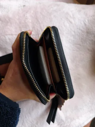 Cartera negra bordada flores