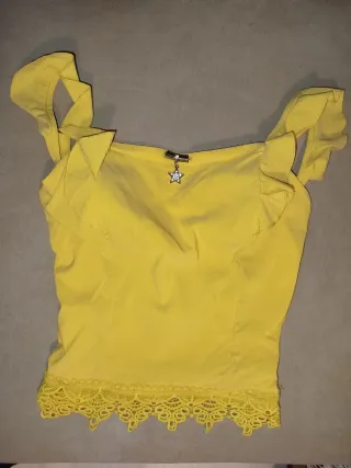 Color Mostaza con Encaje y Colgante Estrella. Nuev