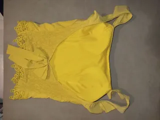 Color Mostaza con Encaje y Colgante Estrella. Nuev