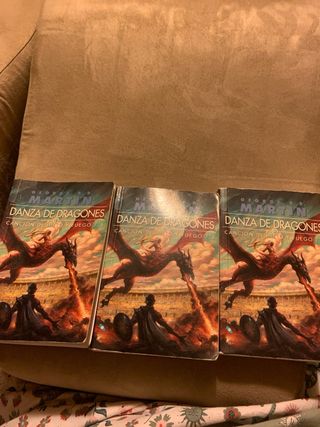 6 libros  de Juego tronos  coleccionables