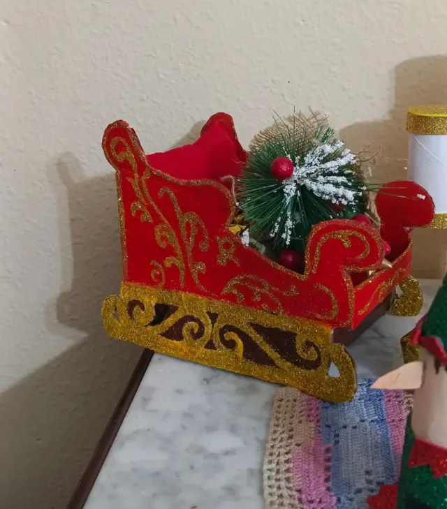 Trineo Navidad Rojo Dorado realizado a mano