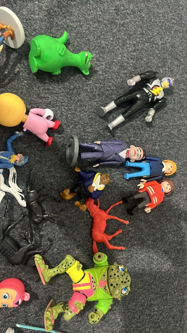 Lote di figure varie