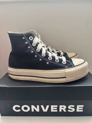 Converse plataforma negras con estrellas rosas