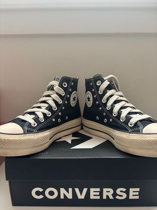 Converse plataforma negras con estrellas rosas