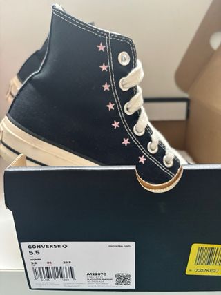 Converse plataforma negras con estrellas rosas
