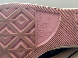 Converse plataforma negras con estrellas rosas