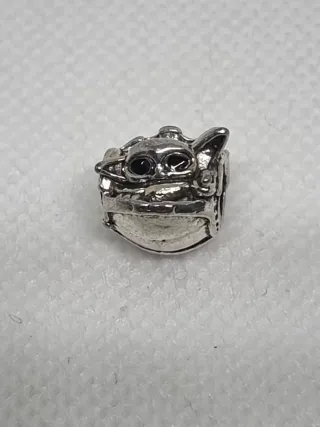 Mini Charm Yoda Negro y Plateado