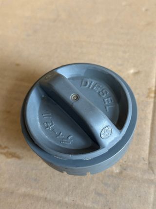 Tapón depósito diésel Toyota J9 land cruiser 90 95